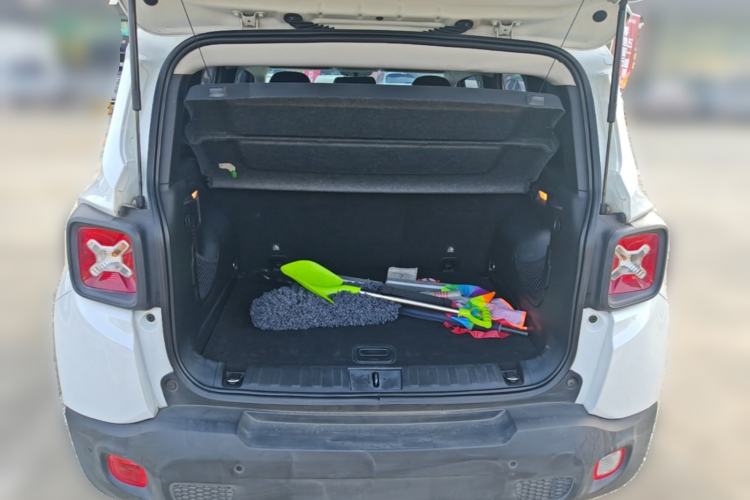 Used Jeep Renegade 2016 1.4T Automatic Jingneng Edition Trunk