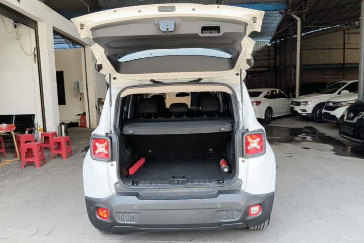Used Jeep Renegade 2016 1.4T Automatic Jingneng Edition Trunk