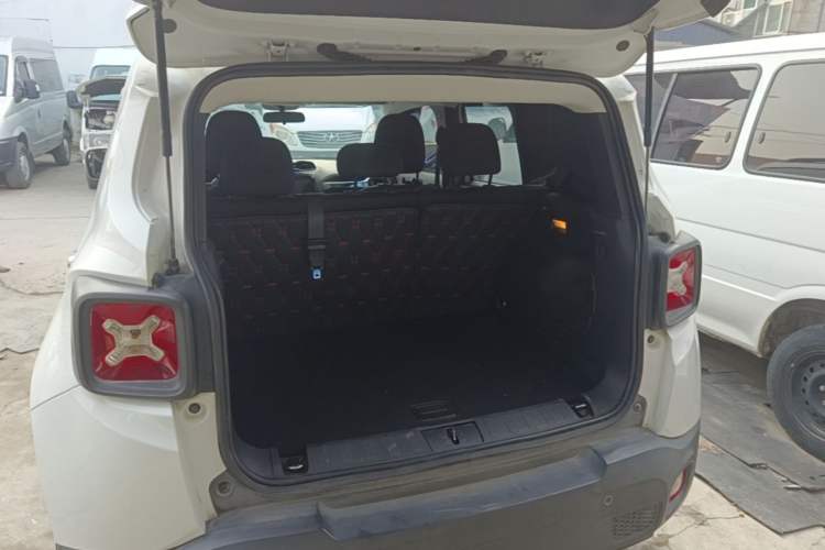 Used Jeep Renegade 2016 1.4T Automatic Jingneng Edition Trunk