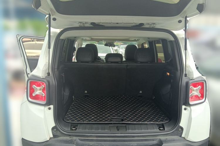 Used Jeep Renegade 2016 1.4T Automatic Smart Edition Trunk