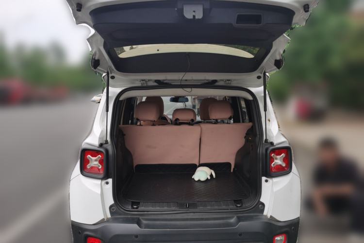 Used Jeep Renegade 2016 1.4T Automatic Kinetic Edition Trunk