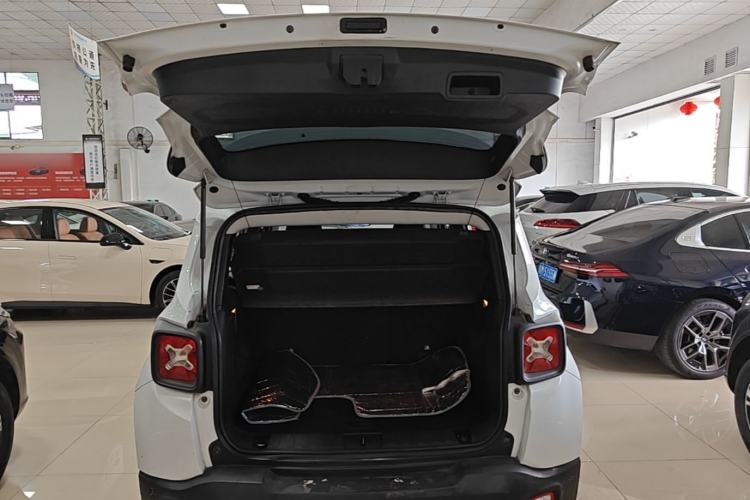 Used Jeep Renegade 2016 1.4T Automatic Kinetic Edition Trunk