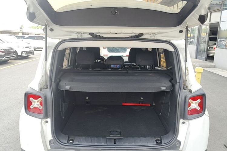 Used Jeep Renegade 2016 1.4T Automatic Kinetic Edition Trunk