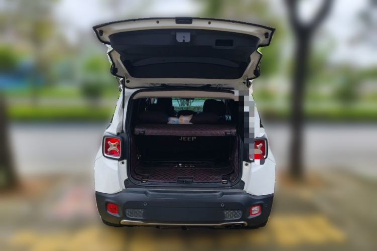 Used Jeep Renegade 2016 1.4T Automatic Smart Edition Trunk