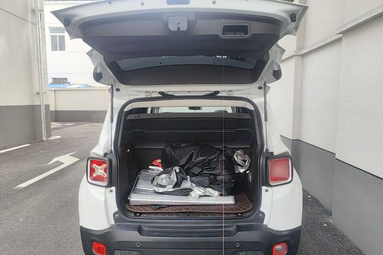 Used Jeep Renegade 2016 1.4T Automatic Smart Edition Trunk