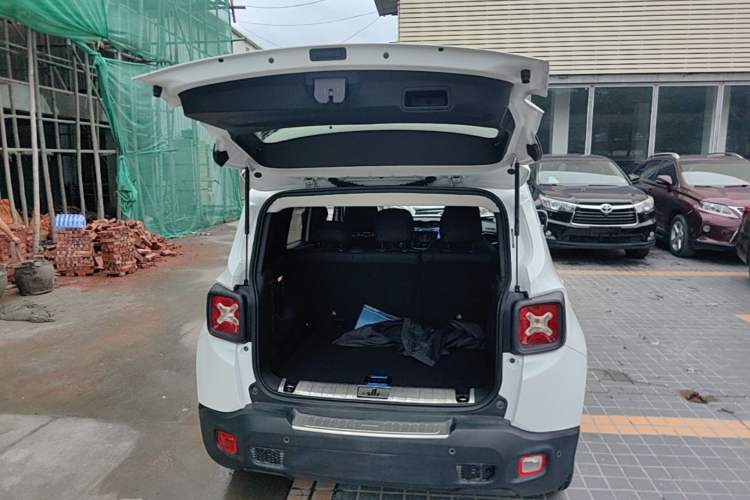 Used Jeep Renegade 2016 1.4T Automatic Jingneng Edition Trunk