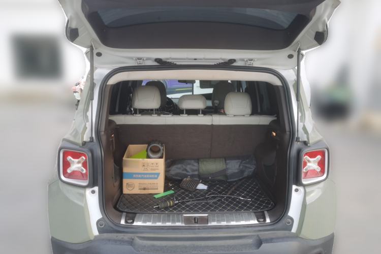 Used Jeep Renegade 2016 1.4T Automatic Smart Edition Trunk