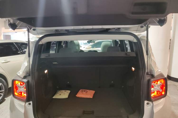 Used Jeep Renegade 2016 1.4T Automatic Jingneng Edition Trunk