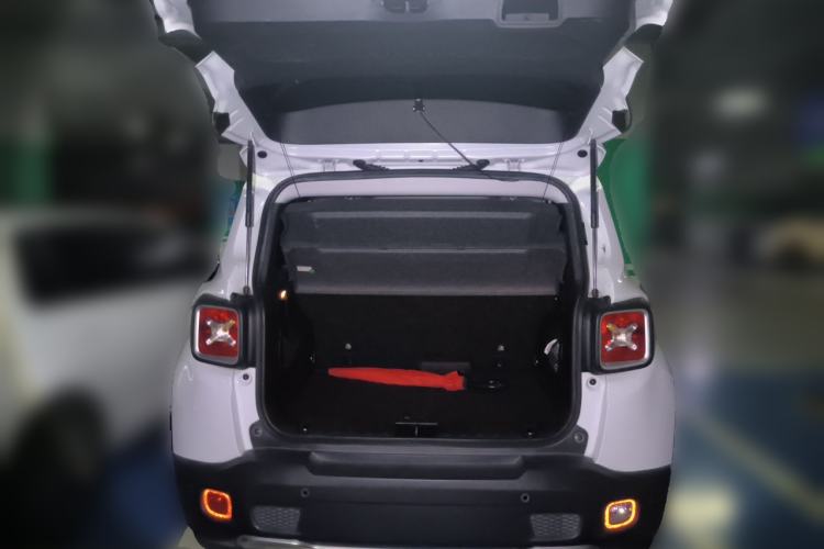 Used Jeep Renegade 2016 1.4T Automatic Smart Edition Trunk