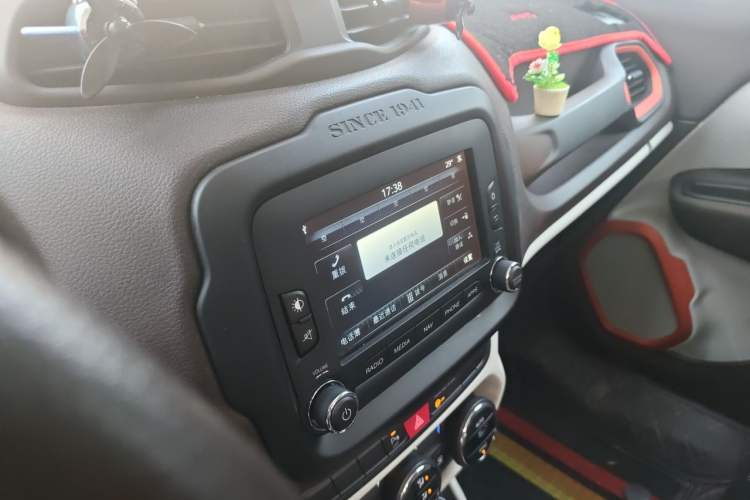 Used Jeep Renegade 2016 1.4T Automatic Jingneng Version+ Audio And AC Panel