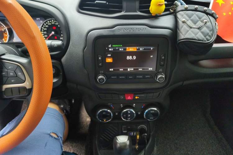 Used Jeep Renegade 2016 1.4T Automatic Jingneng Version+ Audio And AC Panel
