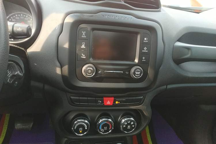 Used Jeep Renegade 2016 1.4T Automatic Jingneng Edition Audio And AC Panel