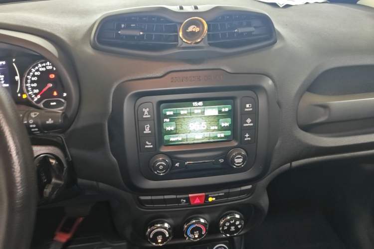 Used Jeep Renegade 2016 1.4T Automatic Jingneng Edition Audio And AC Panel