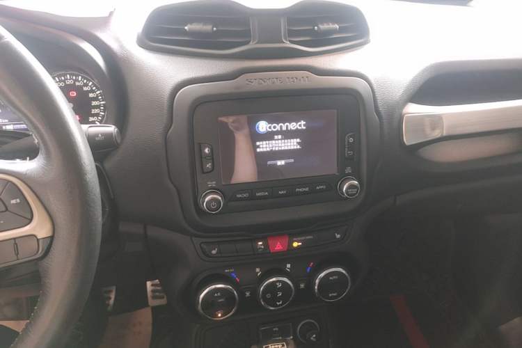 Used Jeep Renegade 2016 1.4T Automatic Smart Edition Audio And AC Panel