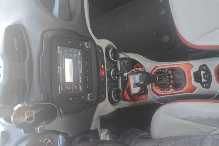 Used Jeep Renegade 2016 1.4T Automatic Smart Edition Audio And AC Panel