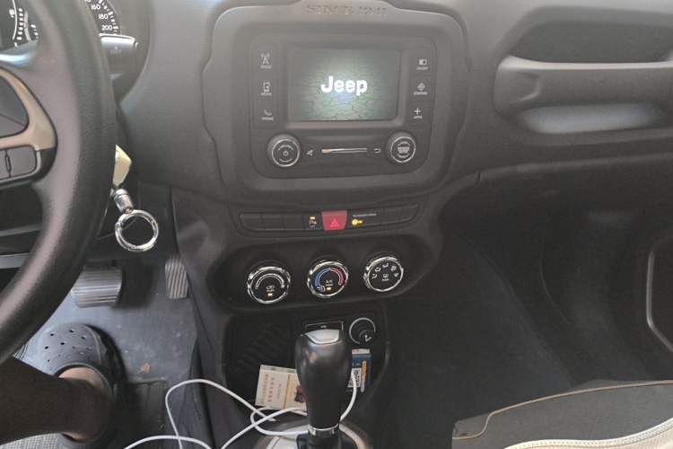Used Jeep Renegade 2016 1.4T Automatic Jingneng Edition Audio And AC Panel