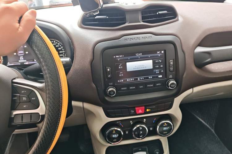 Used Jeep Renegade 2016 1.4T Automatic Jingneng Version+ Audio And AC Panel