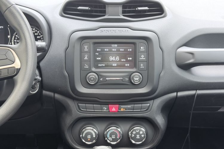 Used Jeep Renegade 2016 1.4T Automatic Jingneng Edition Audio And AC Panel