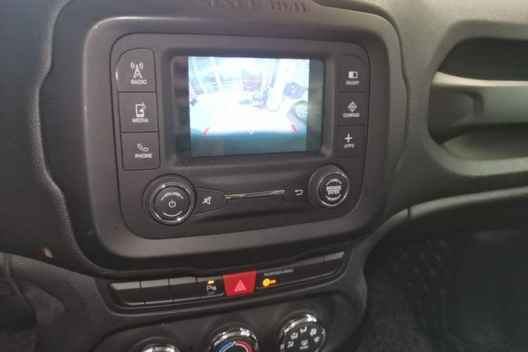 Used Jeep Renegade 2016 1.4T Automatic Jingneng Edition Audio And AC Panel