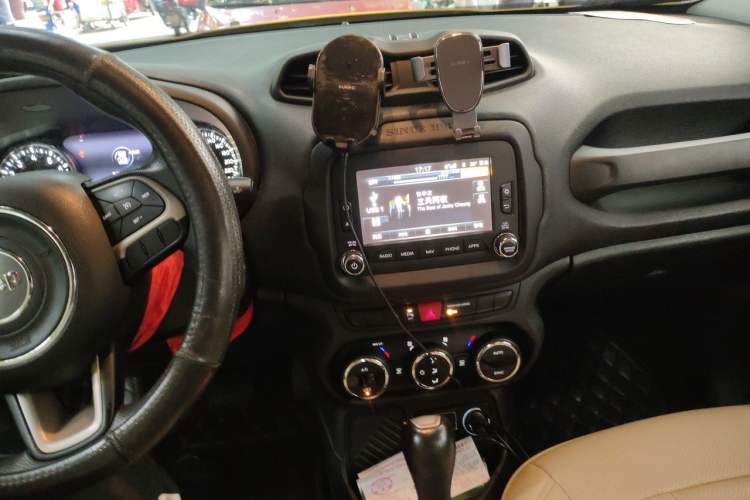 Used Jeep Renegade 2016 1.4T Automatic Jingneng Version+ Audio And AC Panel