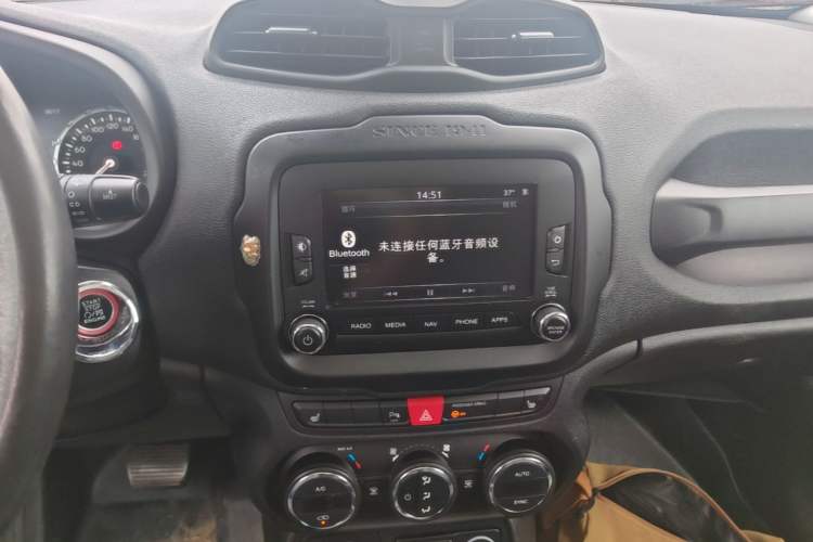 Used Jeep Renegade 2016 1.4T Automatic Smart Edition Audio And AC Panel