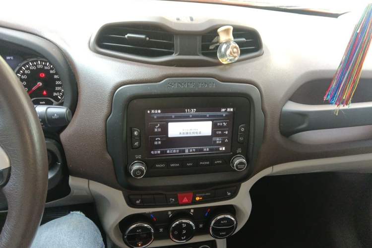 Used Jeep Renegade 2016 1.4T Automatic Smart Edition Audio And AC Panel
