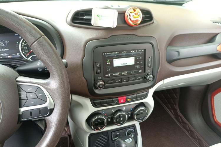 Used Jeep Renegade 2016 1.4T Automatic Jingneng Version+ Audio And AC Panel