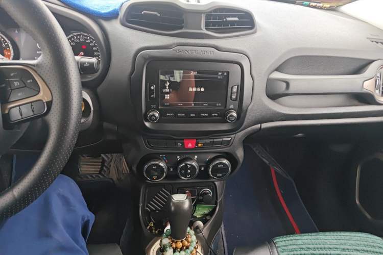 Used Jeep Renegade 2016 1.4T Automatic Jingneng Version+ Audio And AC Panel