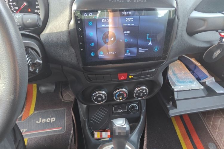 Used Jeep Renegade 2016 1.4T Automatic Kinetic Edition Audio And AC Panel
