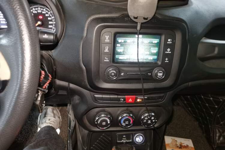 Used Jeep Renegade 2016 1.4T Automatic Jingneng Edition Audio And AC Panel