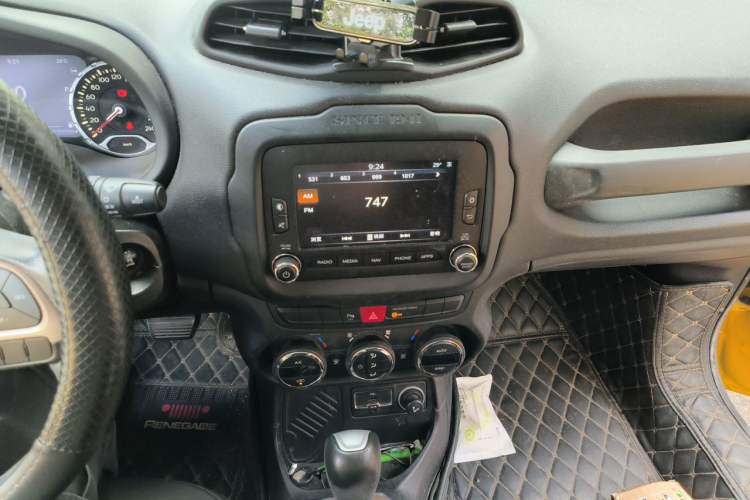 Used Jeep Renegade 2016 1.4T Automatic Jingneng Version+ Audio And AC Panel