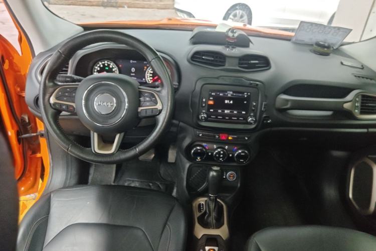 Used Jeep Renegade 2016 1.4T Automatic Smart Edition Center Console