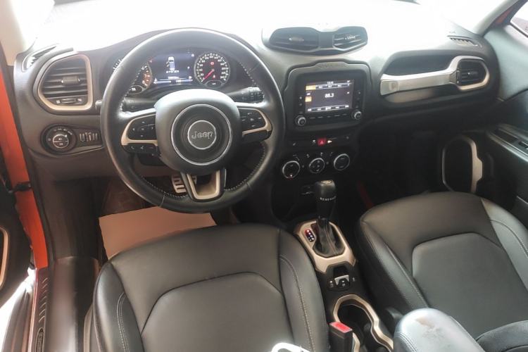 Used Jeep Renegade 2016 1.4T Automatic Smart Edition Center Console