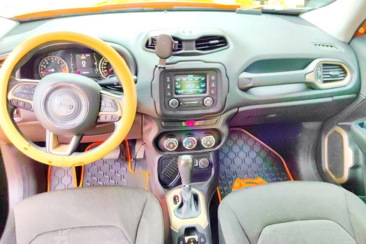 Used Jeep Renegade 2016 1.4T Automatic High-Energy Version Center Console