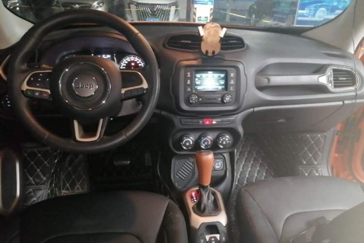 Used Jeep Renegade 2016 1.4T Automatic Jingneng Edition Center Console
