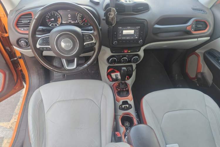 Used Jeep Renegade 2016 1.4T Automatic Smart Edition Center Console