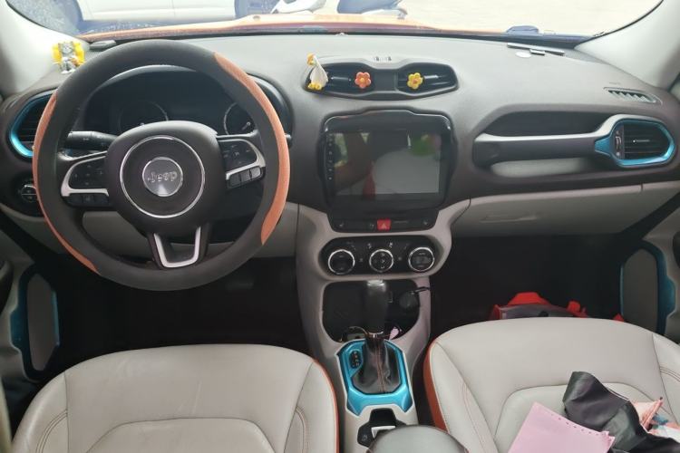Used Jeep Renegade 2016 1.4T Automatic Smart Edition Center Console