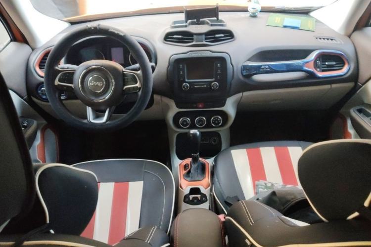 Used Jeep Renegade 2016 1.4T Automatic High-Energy Version Center Console