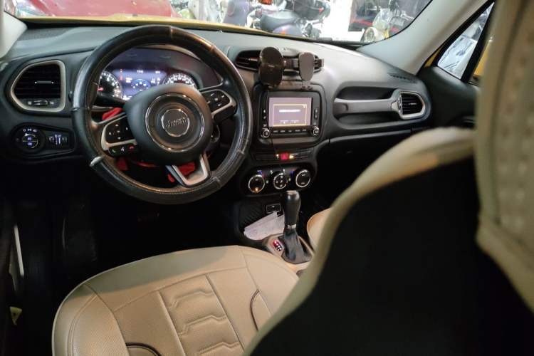 Used Jeep Renegade 2016 1.4T Automatic Jingneng Version+ Center Console