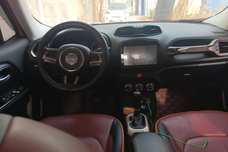 Used Jeep Renegade 2016 1.4T Automatic High-Energy Version Center Console