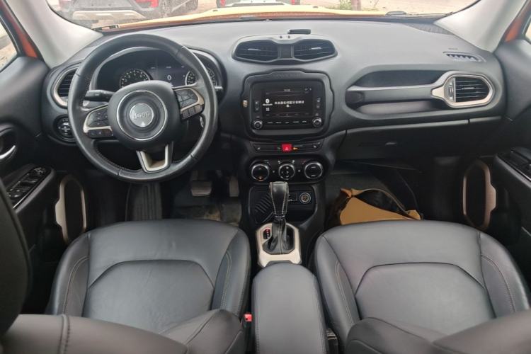 Used Jeep Renegade 2016 1.4T Automatic Smart Edition Center Console