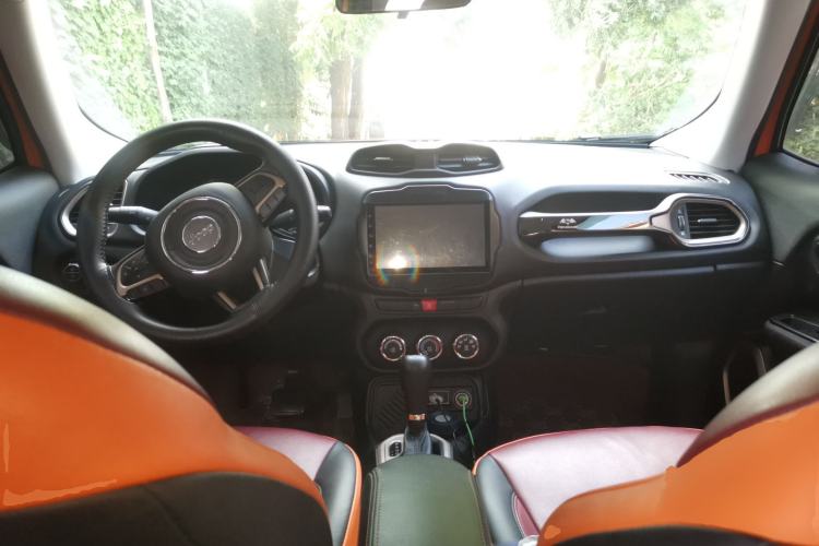 Used Jeep Renegade 2016 1.4T Automatic High-Energy Version Center Console