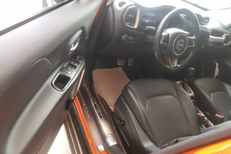 Used Jeep Renegade 2016 1.4T Automatic Smart Edition Driver Seat