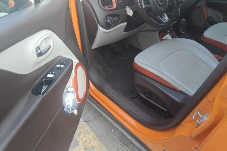 Used Jeep Renegade 2016 1.4T Automatic Smart Edition Driver Seat