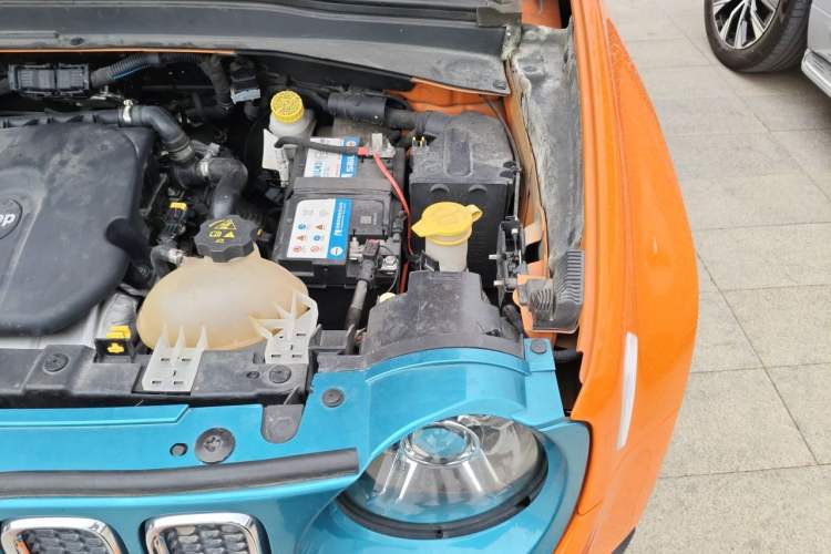 Used Jeep Renegade 2016 1.4T Automatic Smart Edition Engine Bay Left