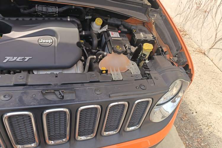 Used Jeep Renegade 2016 1.4T Automatic High-Energy Version Engine Bay Left