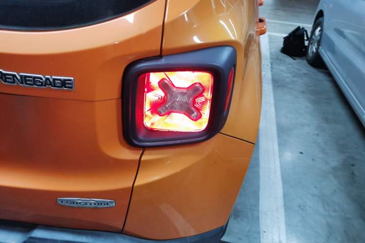 Used Jeep Renegade 2016 1.4T Automatic Jingneng Edition Exterior 3