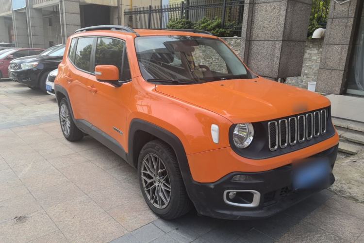 Used Jeep Renegade 2016 1.4T Automatic High-Energy Version Front Right 45 Deg