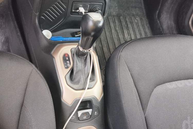 Used Jeep Renegade 2016 1.4T Automatic Jingneng Edition Gear Lever