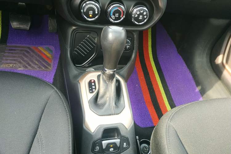 Used Jeep Renegade 2016 1.4T Automatic Jingneng Edition Gear Lever